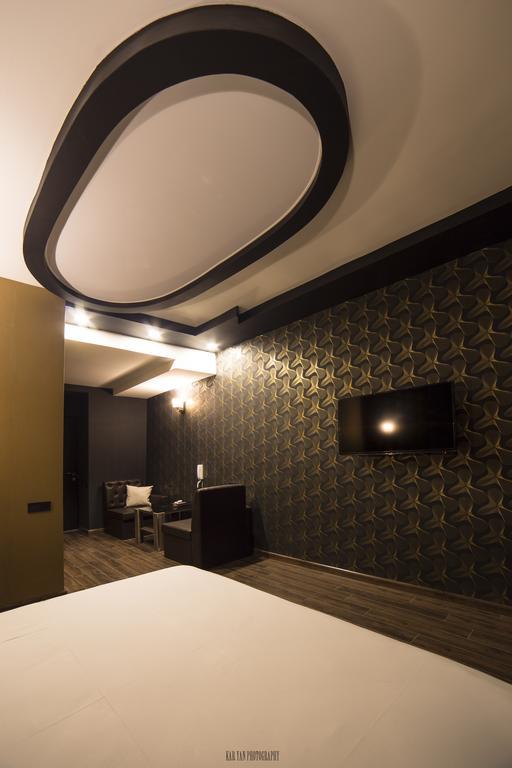 Voyage Hotel Erivan Exterior foto